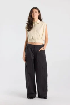 Blouse Inny mouwloze cropped blouse met krijtstreep
