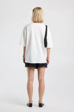 Short Nini short met loose fit en kanten detail