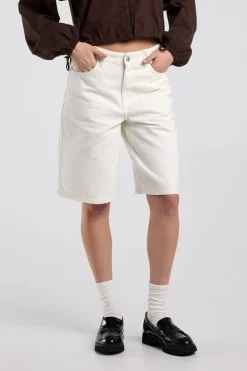 Short Niya loose fit short met mid waist en 5 pockets