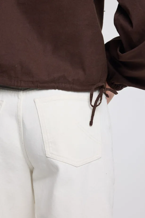 Short Niya loose fit short met mid waist en 5 pockets