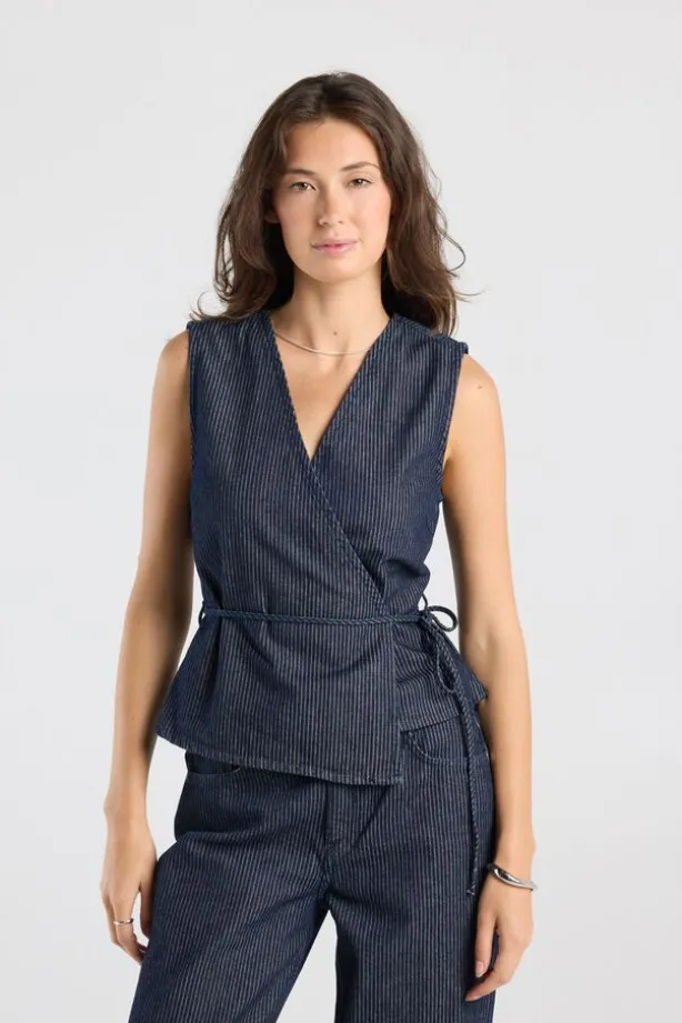 Sleeveless top Iona Wikkeltop met V-hals
