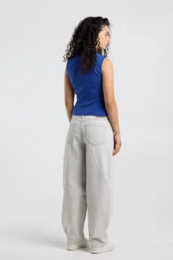 Top Gwenn mouwloze top met ribstof en knoopsluiting