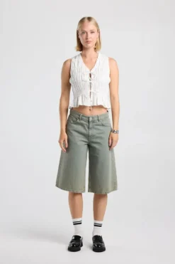 Top Ilka gesmockte haltertop met strikjes en ruffles