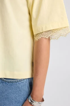 T-shirt Ella t-shirt met boxy fit en kanten details