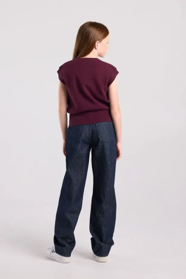 Vest Kata jr mouwloos vest met bordeauxrode knoopjes